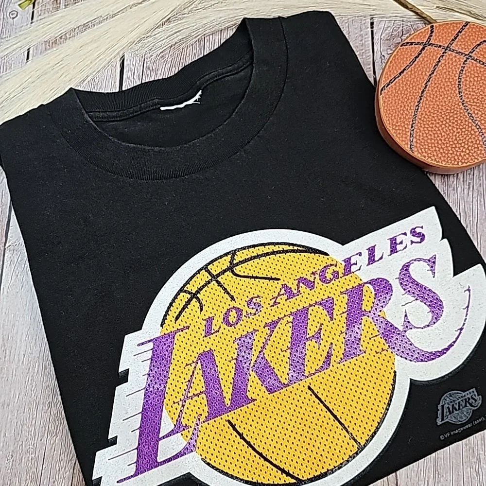 LOS ANGELES LAKERS BLACK SHORT SLEEVE PULLOVER TEE - Picture 1 of 7